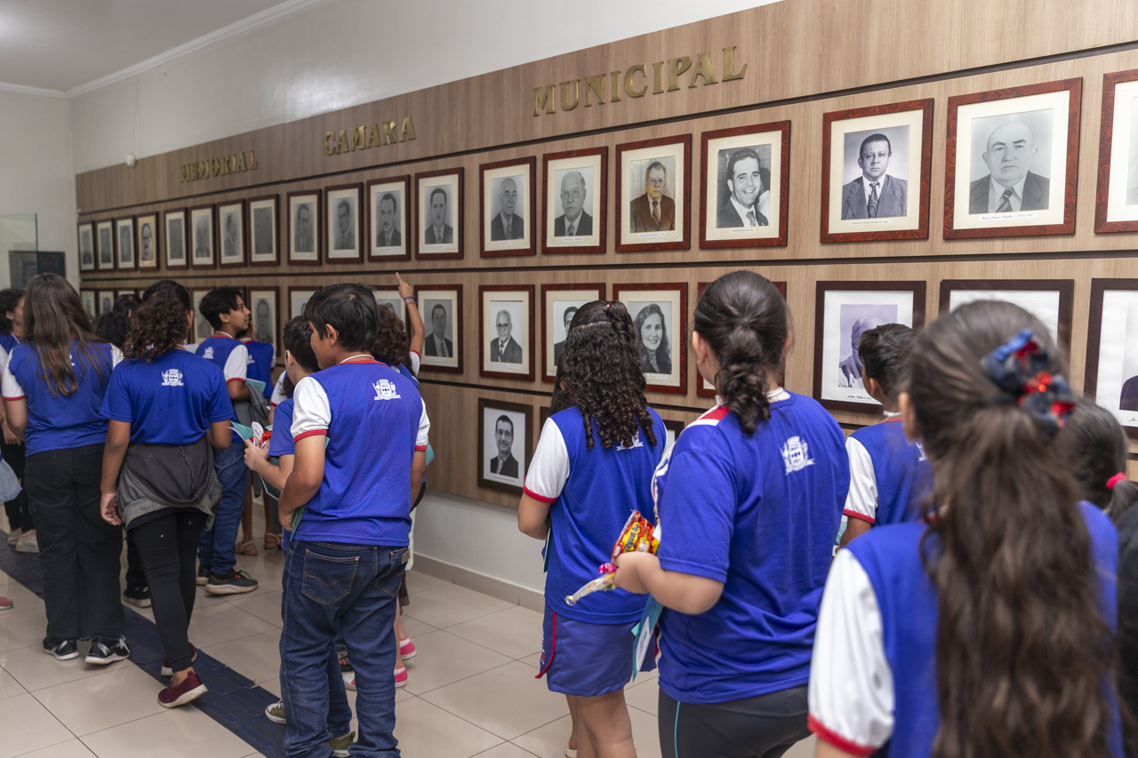 Estudantes da EM Gentil Rodrigues Montalvão participam do programa Visita Guiada