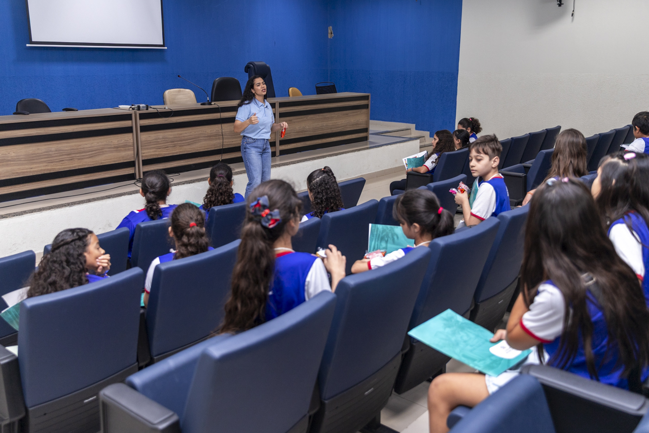 Estudantes da EM Gentil Rodrigues Montalvão participam do programa Visita Guiada