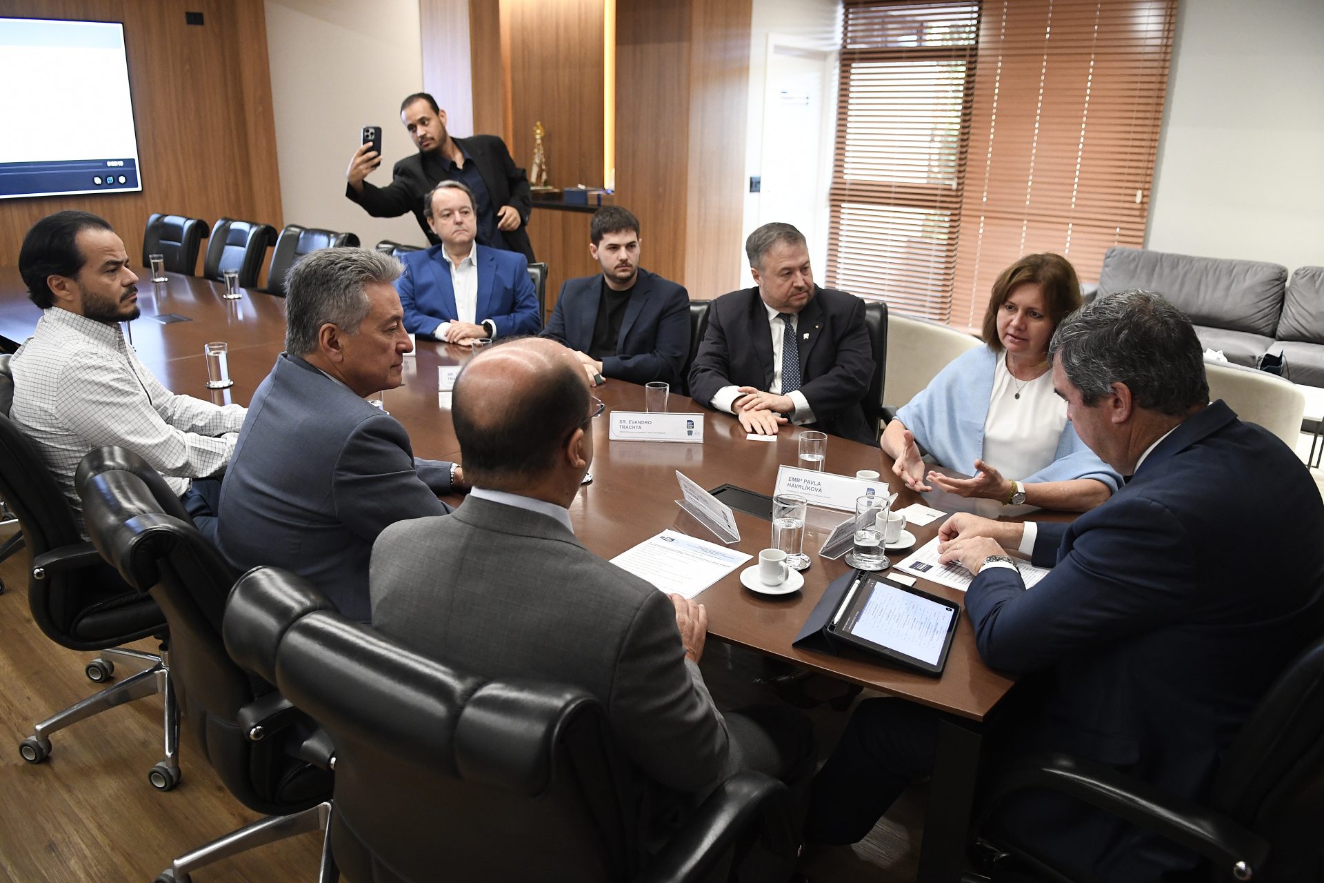 Governo de MS recebe embaixadora da República Tcheca e celebra cooperação em comércio, inovação e cultura