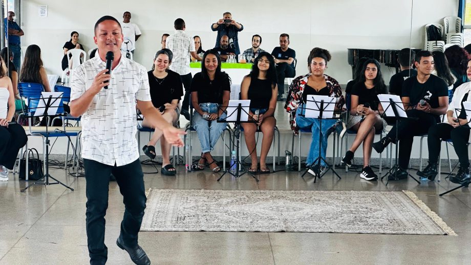 Coral Renascer de Três Lagoas vive etapa decisiva de preparação para o evento “BE YOURSELF – Sua Melhor Versão” Coral Renascer de Três Lagoas vive etapa decisiva de preparação para o evento “BE YOURSELF – Sua Melhor Versão”