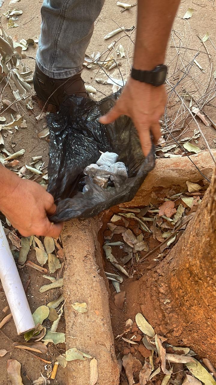 Polícia Civil prende duas pessoas e apreende um menor por tráfico de drogas em Aparecida do Taboado Polícia Civil prende duas pessoas e apreende um menor por tráfico de drogas em Aparecida do Taboado