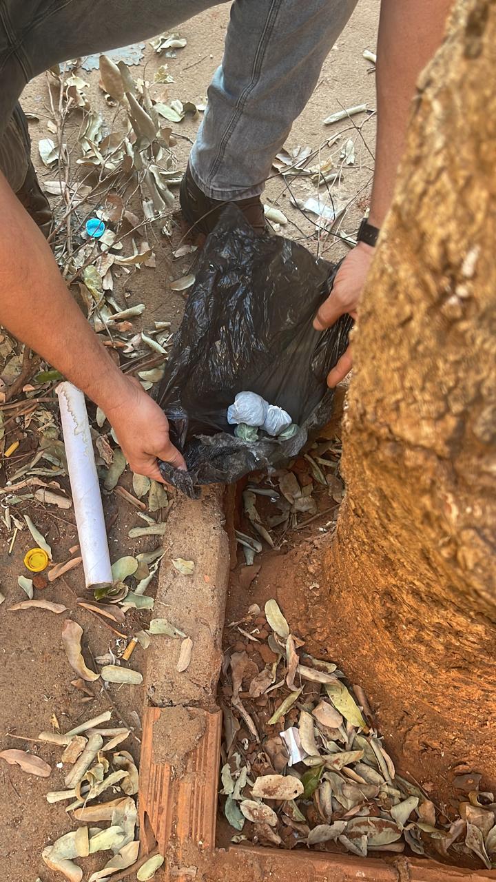 Polícia Civil prende duas pessoas e apreende um menor por tráfico de drogas em Aparecida do Taboado Polícia Civil prende duas pessoas e apreende um menor por tráfico de drogas em Aparecida do Taboado