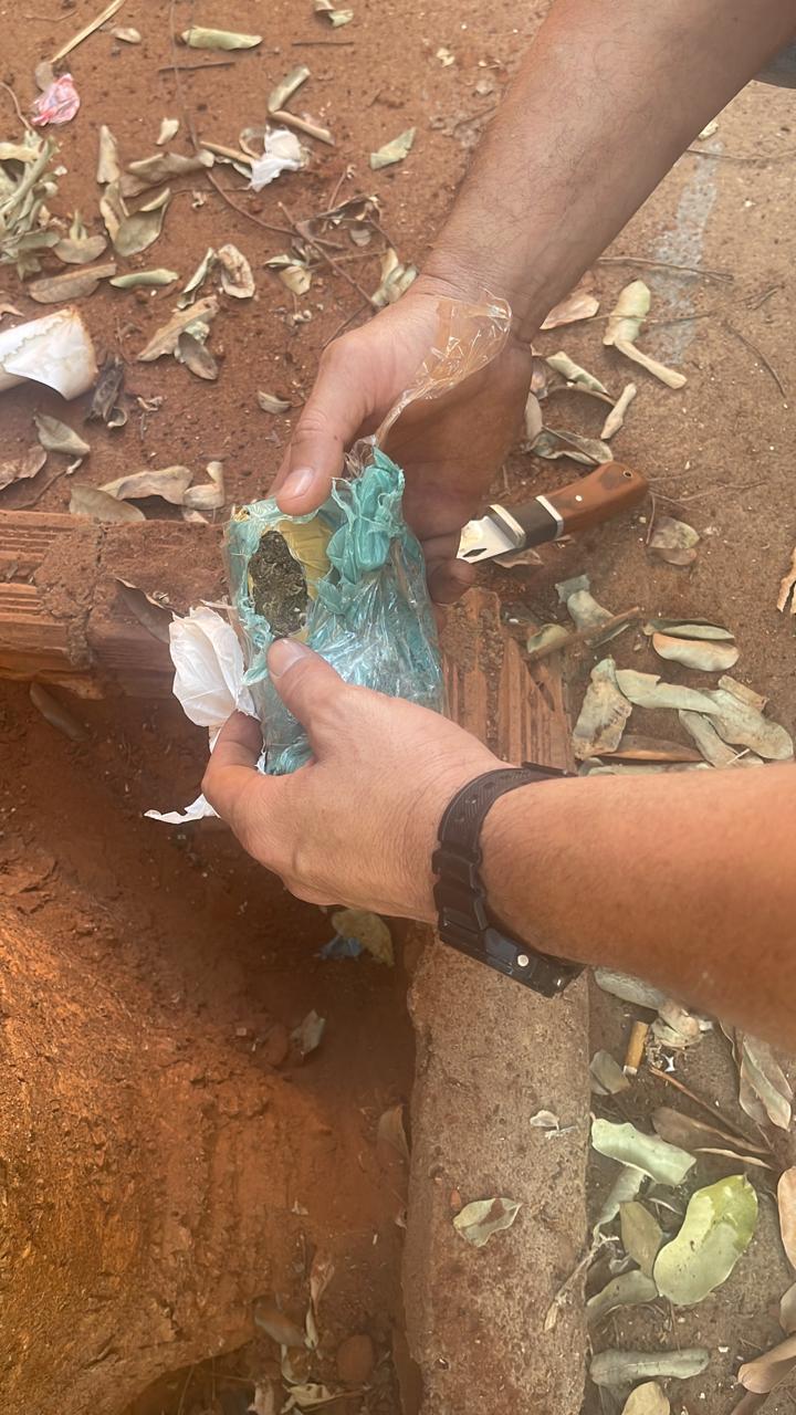 Polícia Civil prende duas pessoas e apreende um menor por tráfico de drogas em Aparecida do Taboado Polícia Civil prende duas pessoas e apreende um menor por tráfico de drogas em Aparecida do Taboado