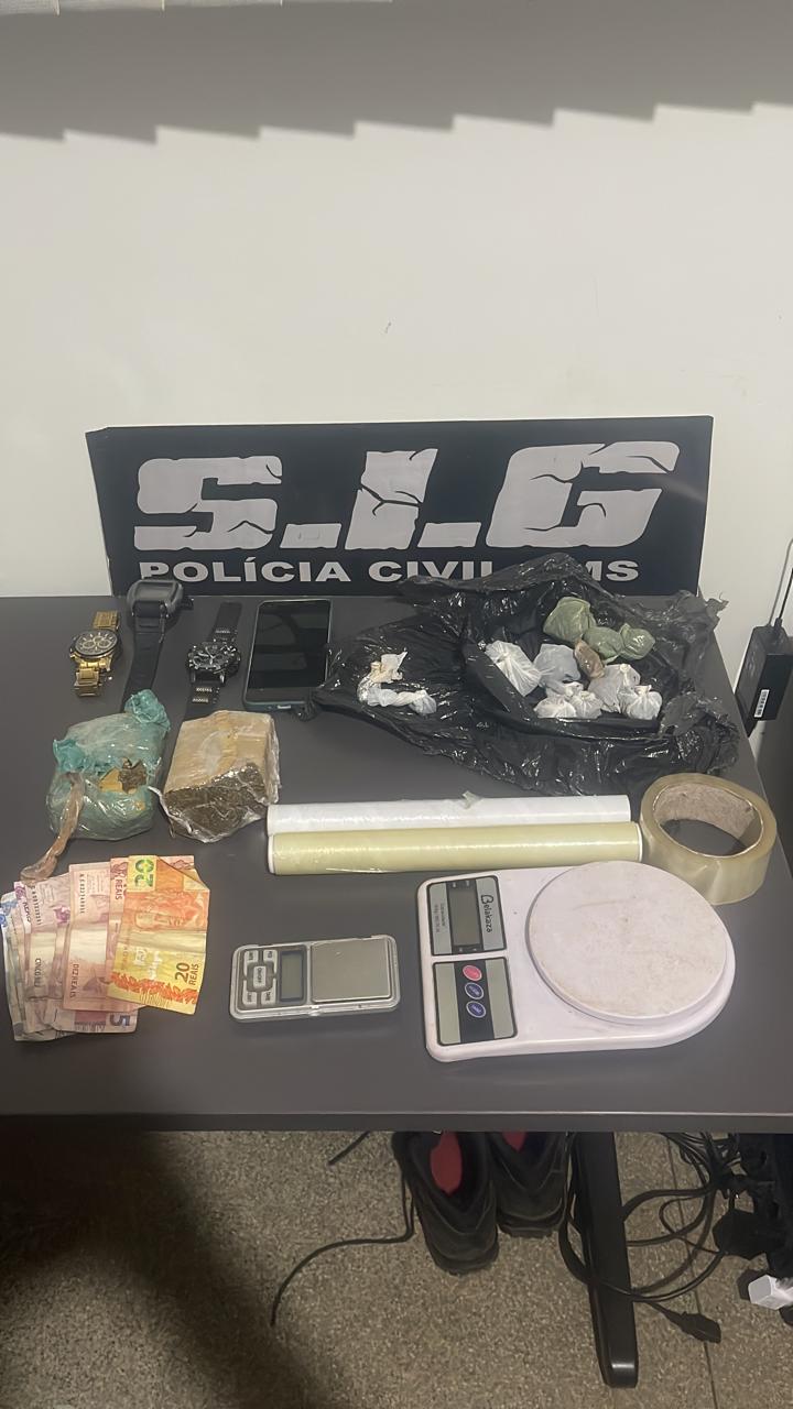 Polícia Civil prende duas pessoas e apreende um menor por tráfico de drogas em Aparecida do Taboado Polícia Civil prende duas pessoas e apreende um menor por tráfico de drogas em Aparecida do Taboado