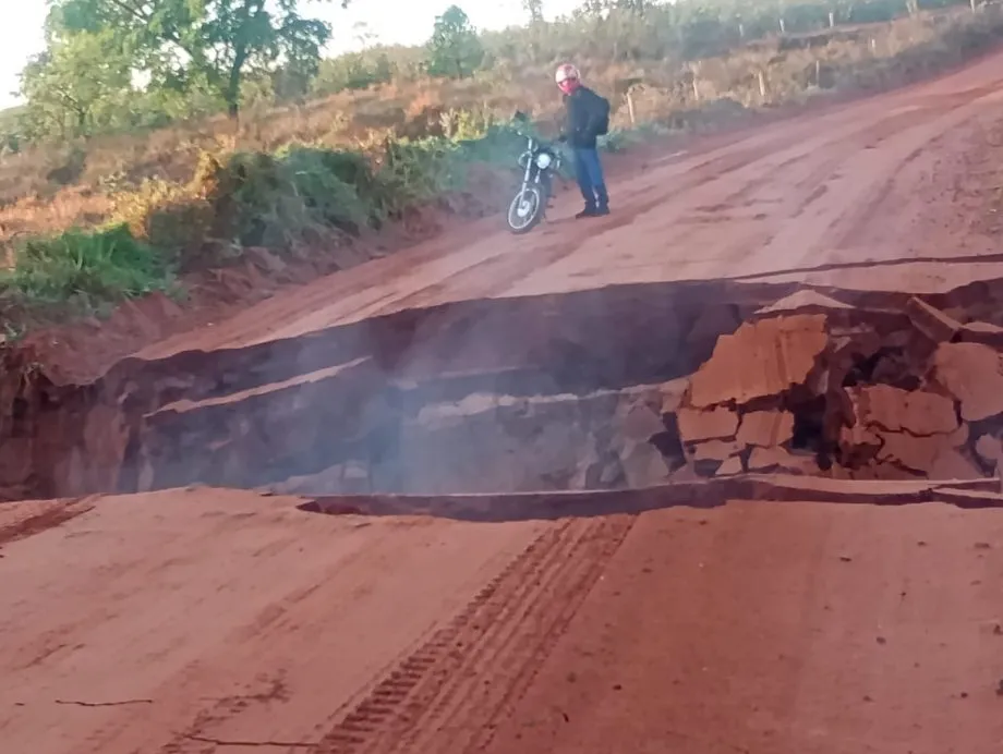 Prefeitura de Três Lagoas atua na recuperação da Estrada do Katayama e constrói desvio para garantir tráfego de veículos Prefeitura de Três Lagoas atua na recuperação da Estrada do Katayama e constrói desvio para garantir tráfego de veículos