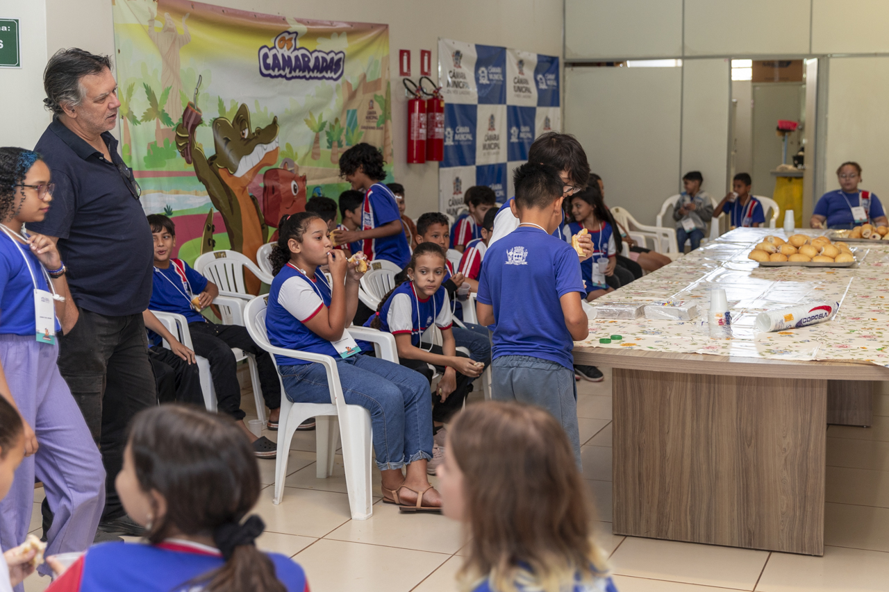 Alunos da Visita Guiada participam de sessão extraordinária