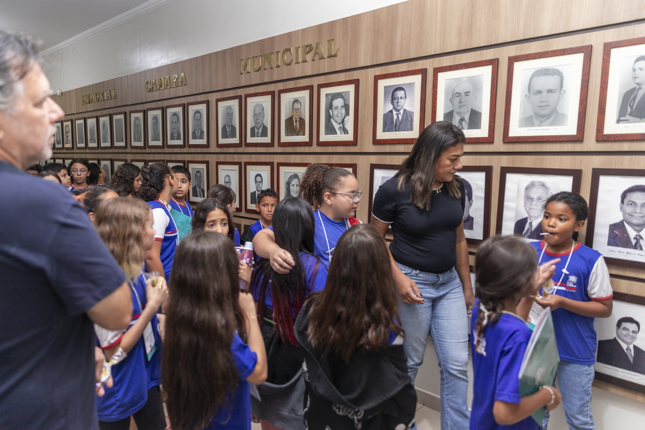 Alunos da Visita Guiada participam de sessão extraordinária