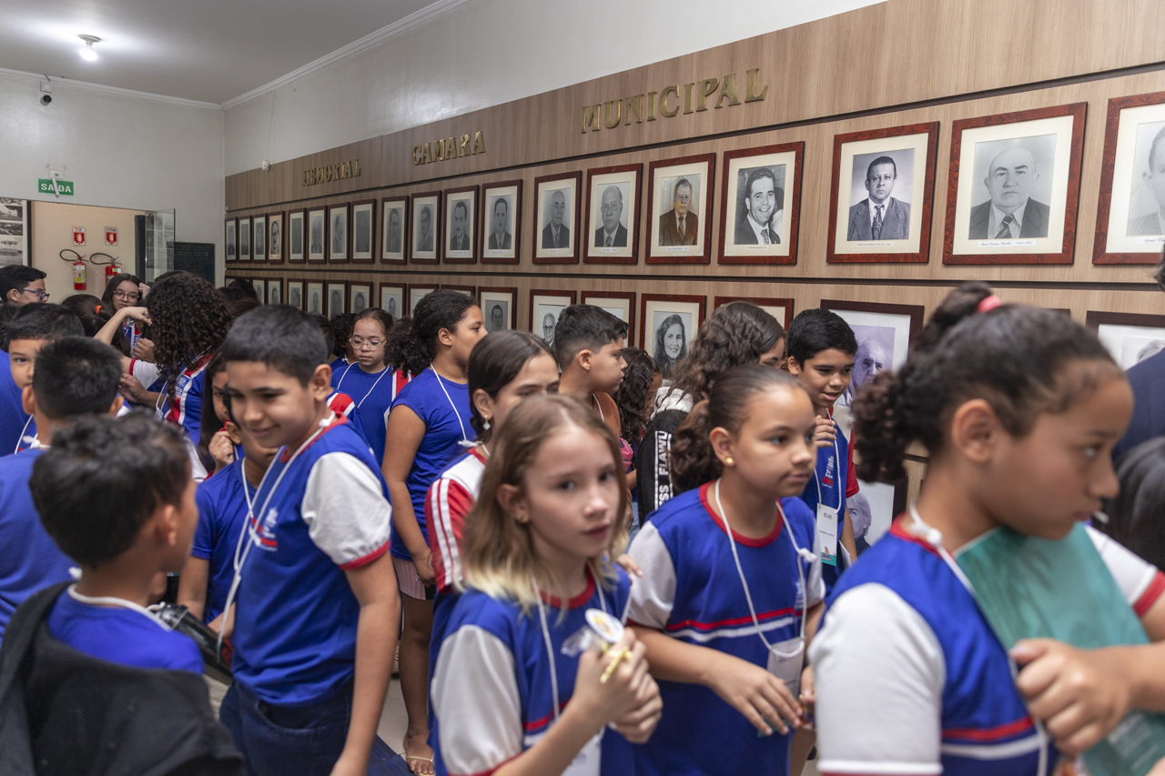 Alunos da Visita Guiada participam de sessão extraordinária