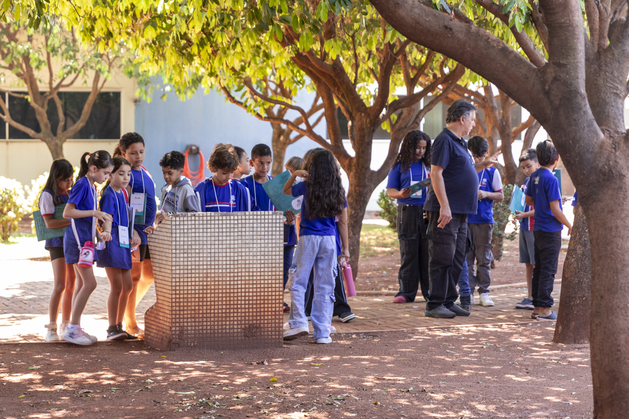Alunos da Visita Guiada participam de sessão extraordinária