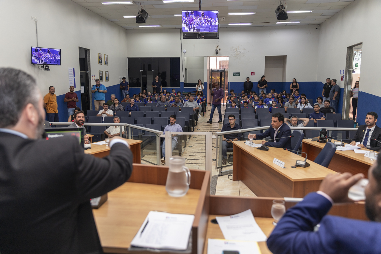 Alunos da Visita Guiada participam de sessão extraordinária