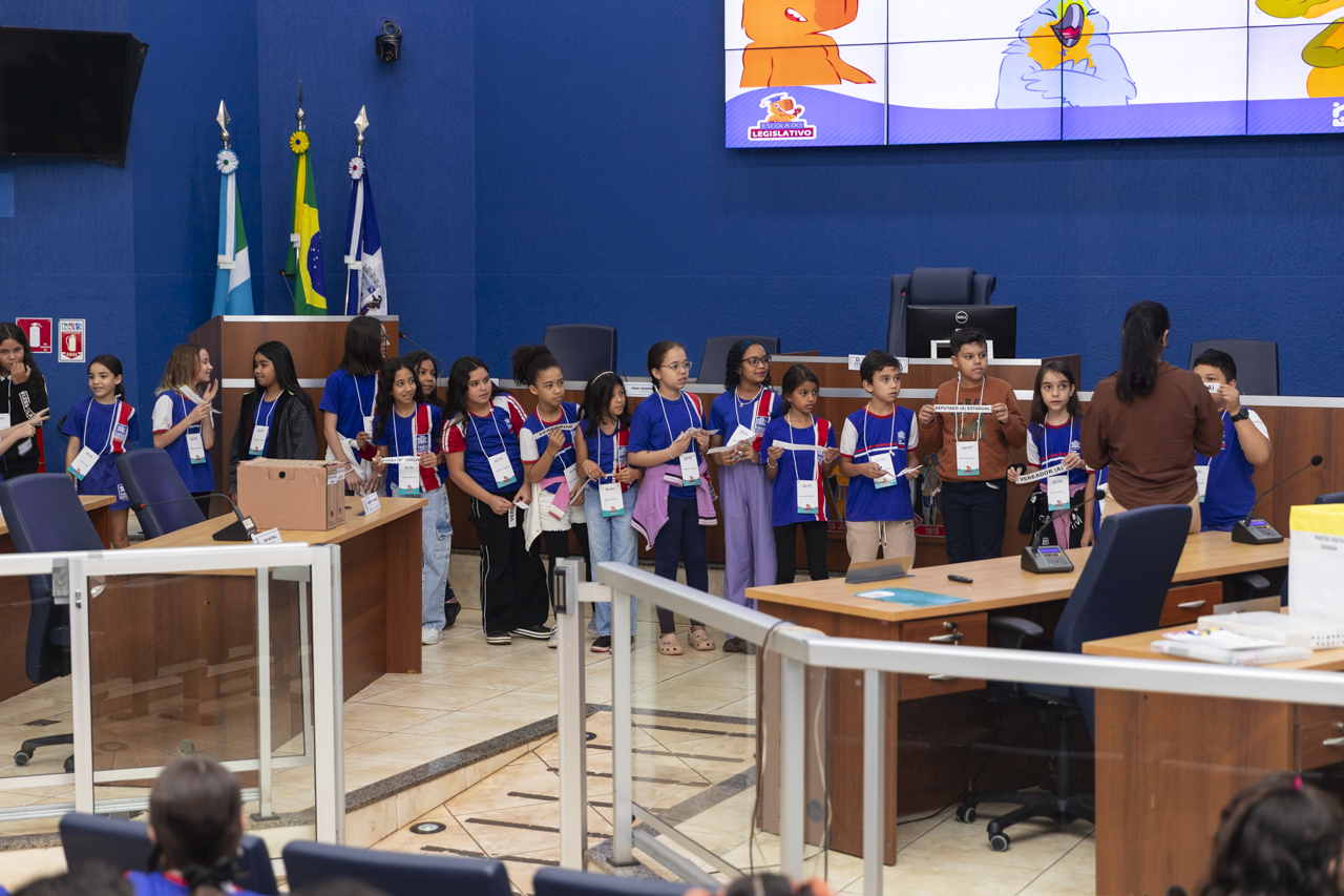 Alunos da Visita Guiada participam de sessão extraordinária