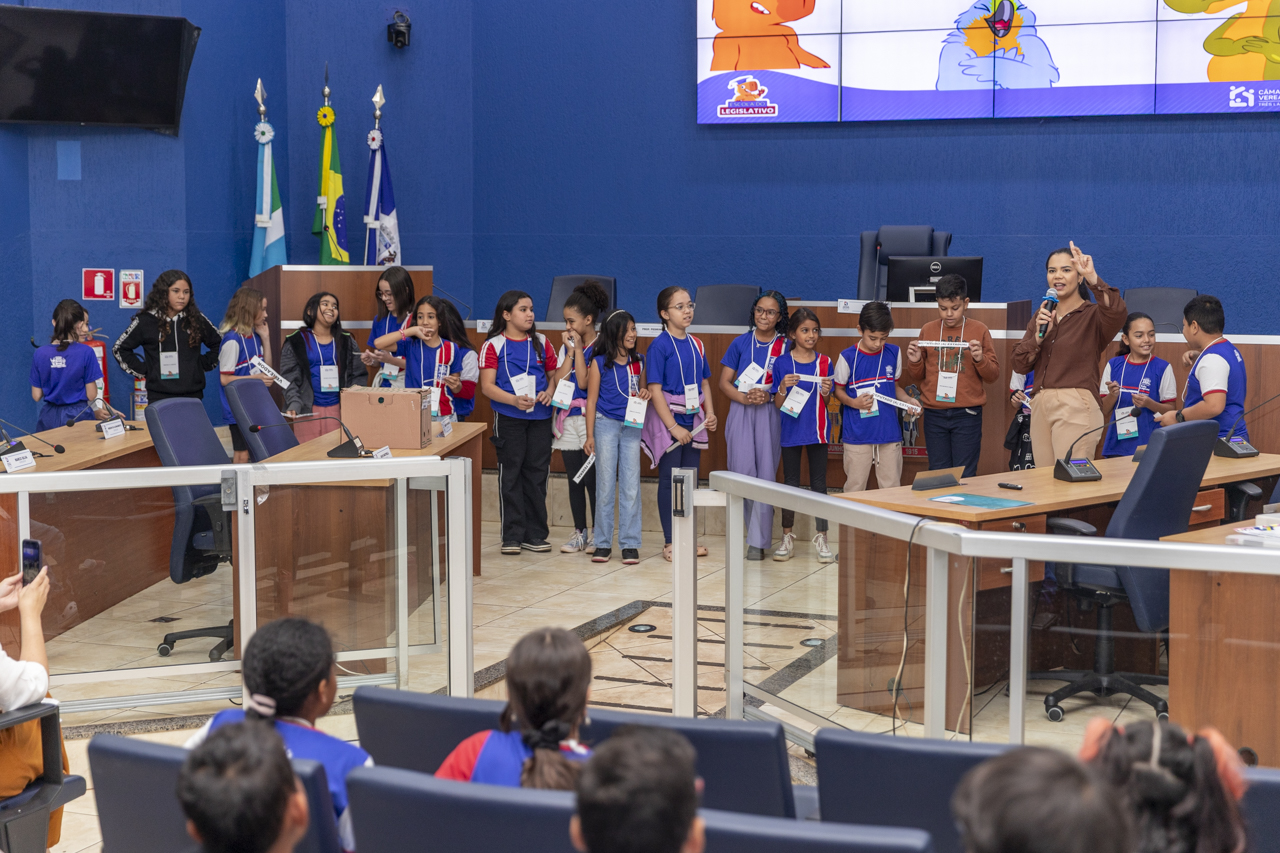 Alunos da Visita Guiada participam de sessão extraordinária