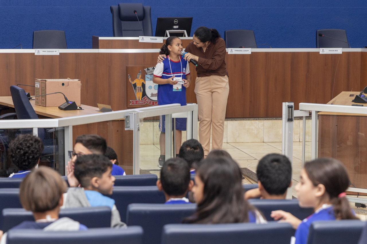 Alunos da Visita Guiada participam de sessão extraordinária