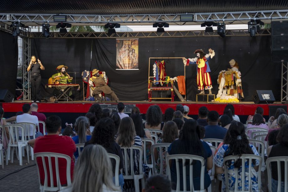Peça “A Princesa Engasgada” encanta Três Lagoas com reflexões sobre superação e transformação social Peça “A Princesa Engasgada” encanta Três Lagoas com reflexões sobre superação e transformação social