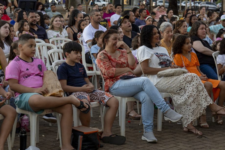 Peça “A Princesa Engasgada” encanta Três Lagoas com reflexões sobre superação e transformação social Peça “A Princesa Engasgada” encanta Três Lagoas com reflexões sobre superação e transformação social