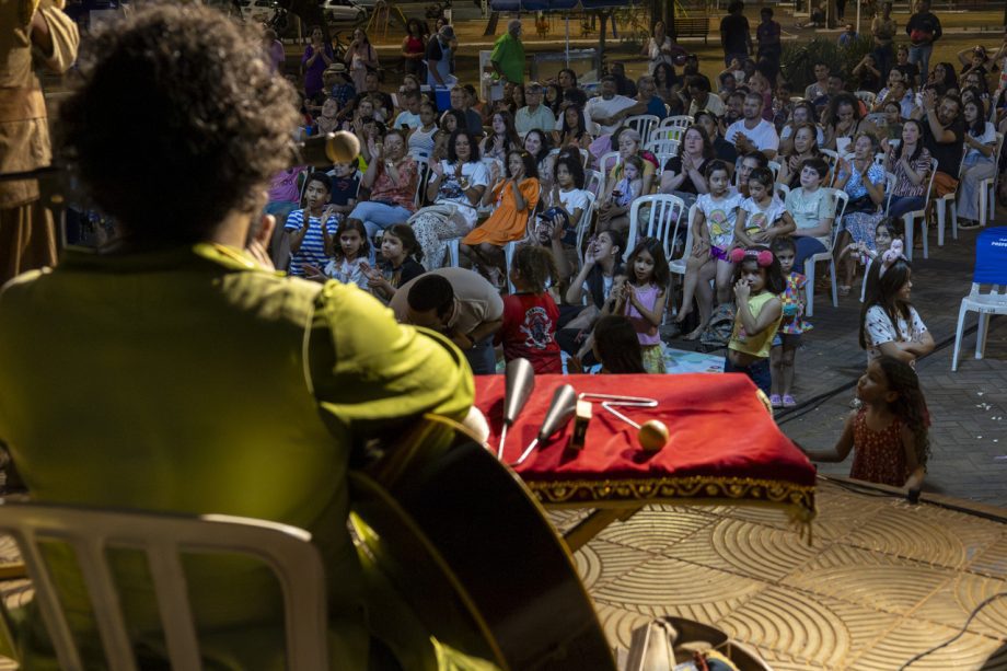 Peça “A Princesa Engasgada” encanta Três Lagoas com reflexões sobre superação e transformação social Peça “A Princesa Engasgada” encanta Três Lagoas com reflexões sobre superação e transformação social