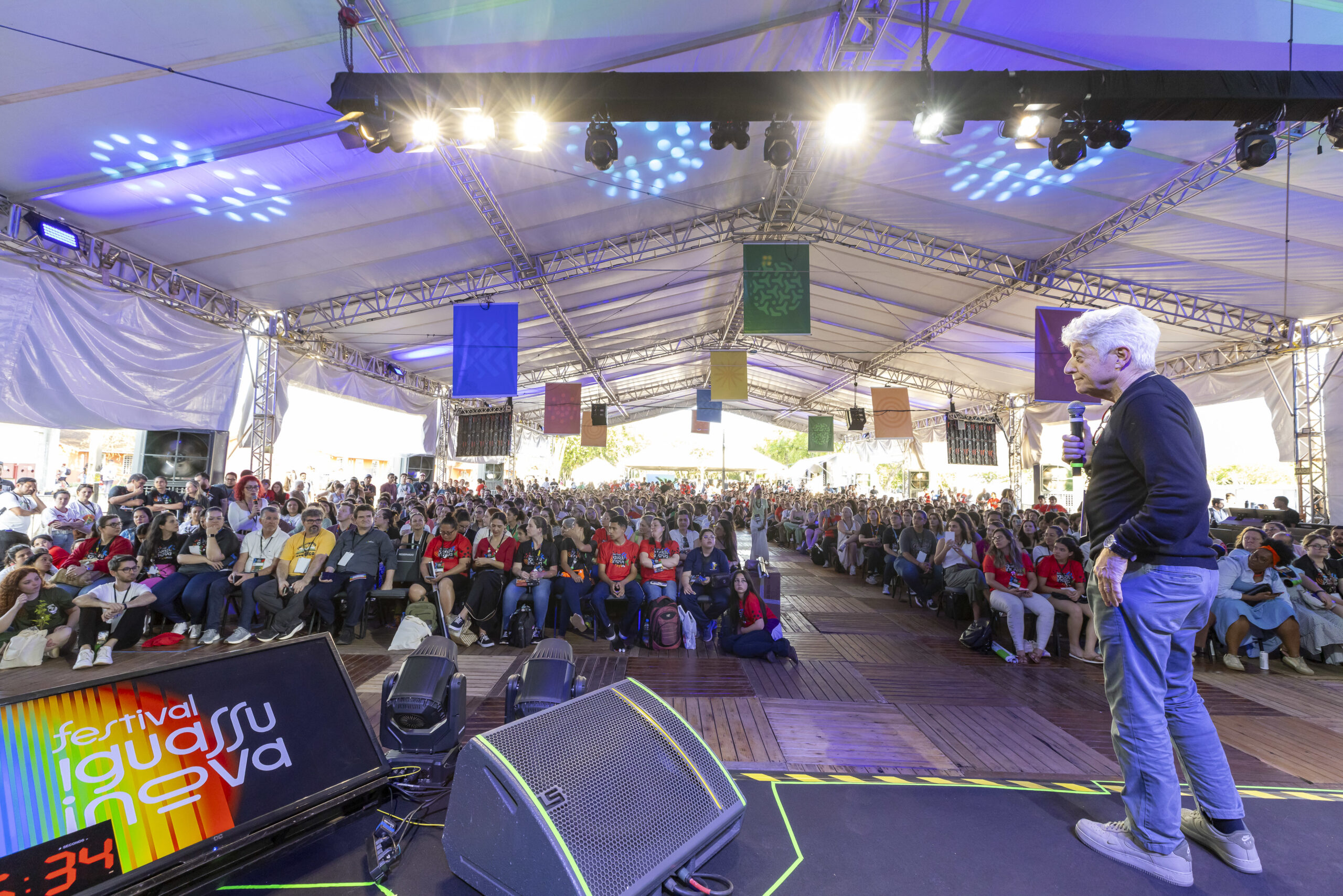 Caco Barcellos destaca a força do jornalismo como instrumento de transformação Caco Barcellos destaca a força do jornalismo como instrumento de transformação