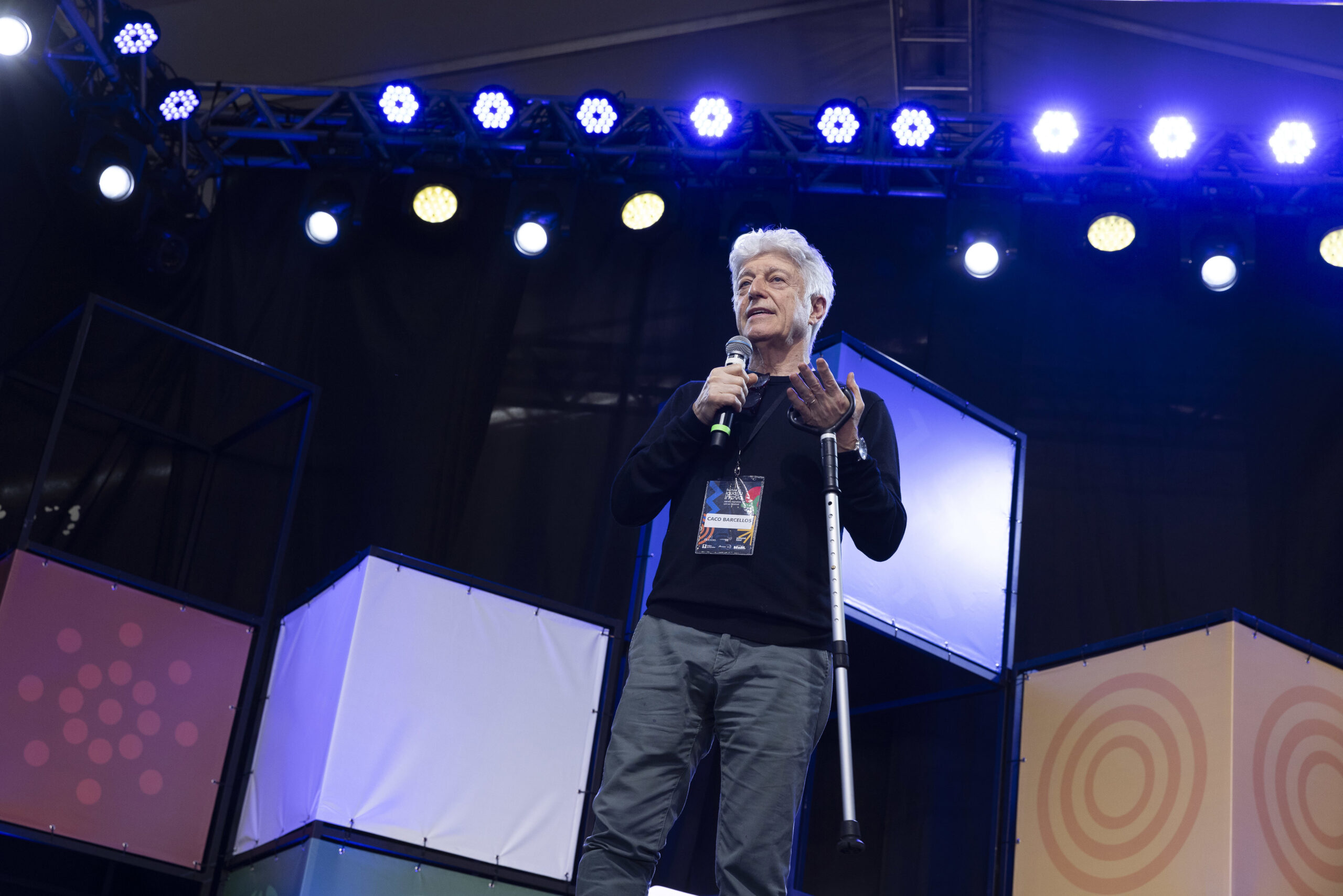 Caco Barcellos destaca a força do jornalismo como instrumento de transformação Caco Barcellos destaca a força do jornalismo como instrumento de transformação