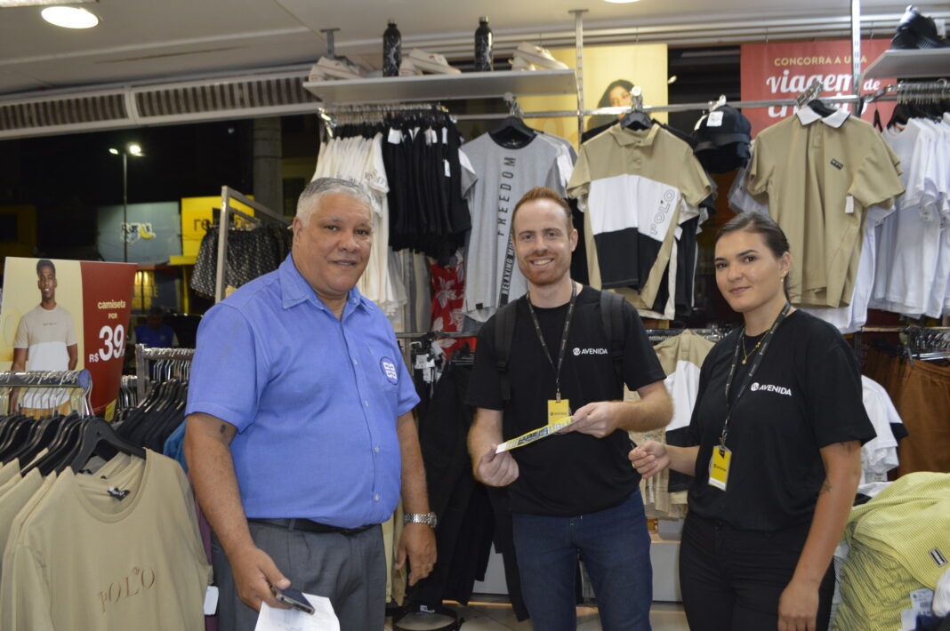 Carlos Santos, com comerciários