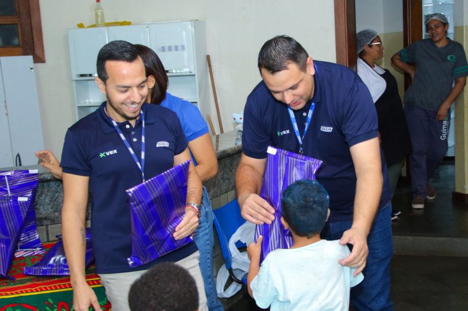 Crianças da Unidade de Acolhimento de Três Lagoas recebem brinquedos em ação solidária