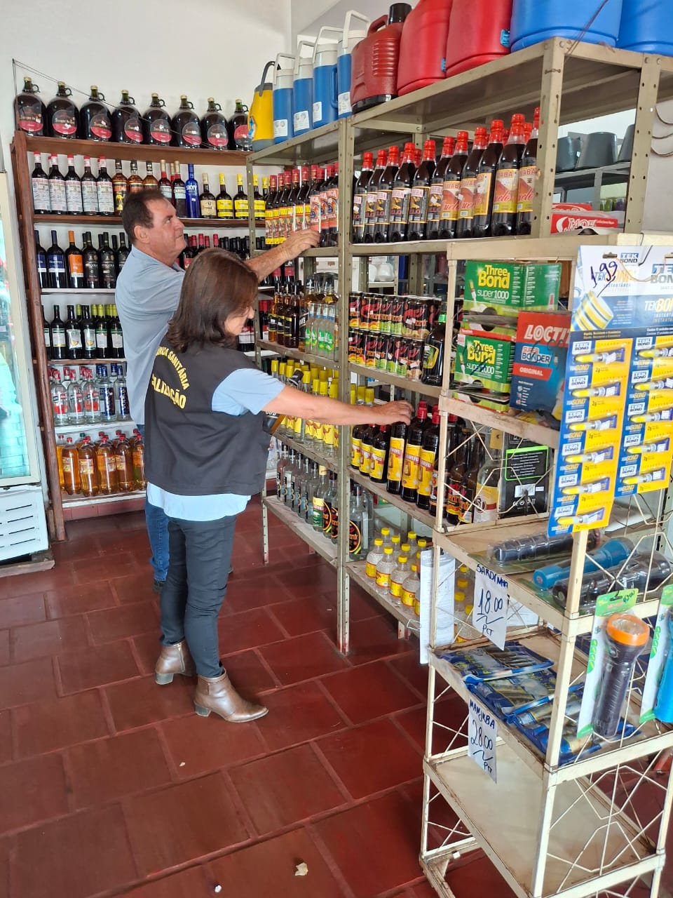 Operação integrada do Governo combate comércio irregular de bebidas com metanol em todo o MS Operação integrada do Governo combate comércio irregular de bebidas com metanol em todo o MS