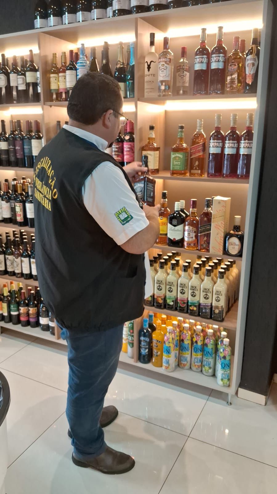 Operação integrada do Governo combate comércio irregular de bebidas com metanol em todo o MS Operação integrada do Governo combate comércio irregular de bebidas com metanol em todo o MS