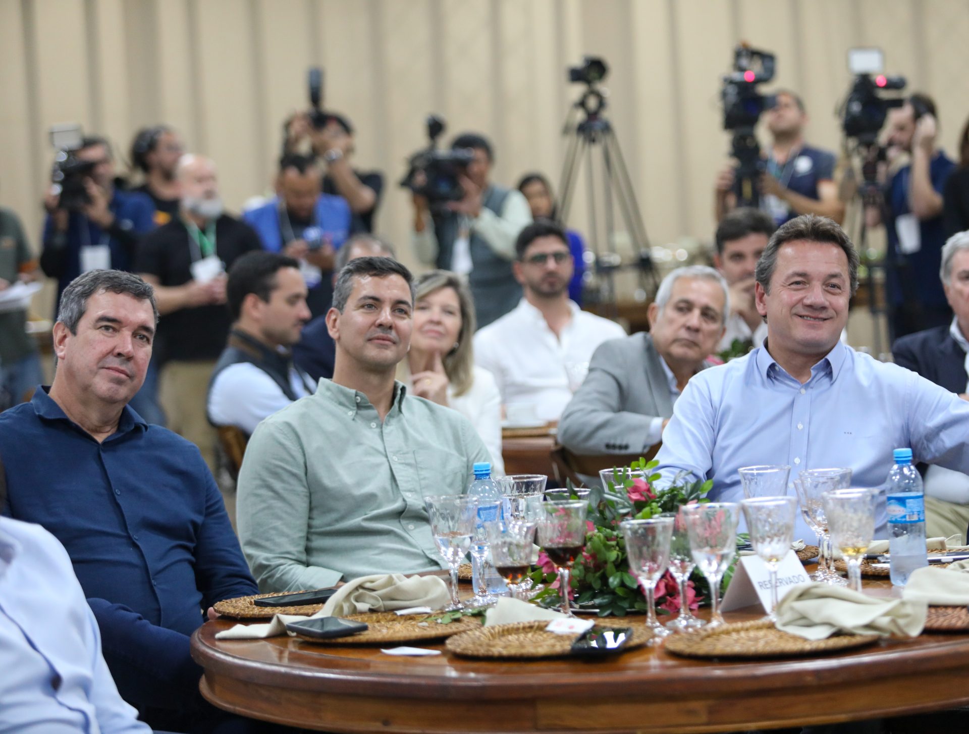 Modelo de gestão fiscal e econômica de MS ganha elogios de presidente do Paraguai e gigante do setor de carnes