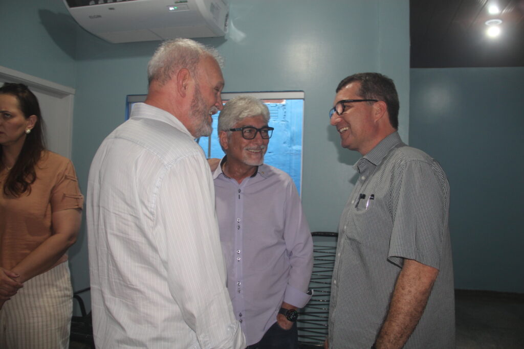 Reforma da USF Santo André é entregue e prefeito reforça compromisso com a saúde em Três Lagoas Reforma da USF Santo André é entregue e prefeito reforça compromisso com a saúde em Três Lagoas