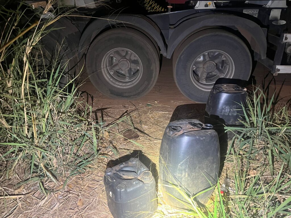 Polícia Militar desmantela esquema de furto e revenda ilegal de combustíveis em Paranaíba Polícia Militar desmantela esquema de furto e revenda ilegal de combustíveis em Paranaíba