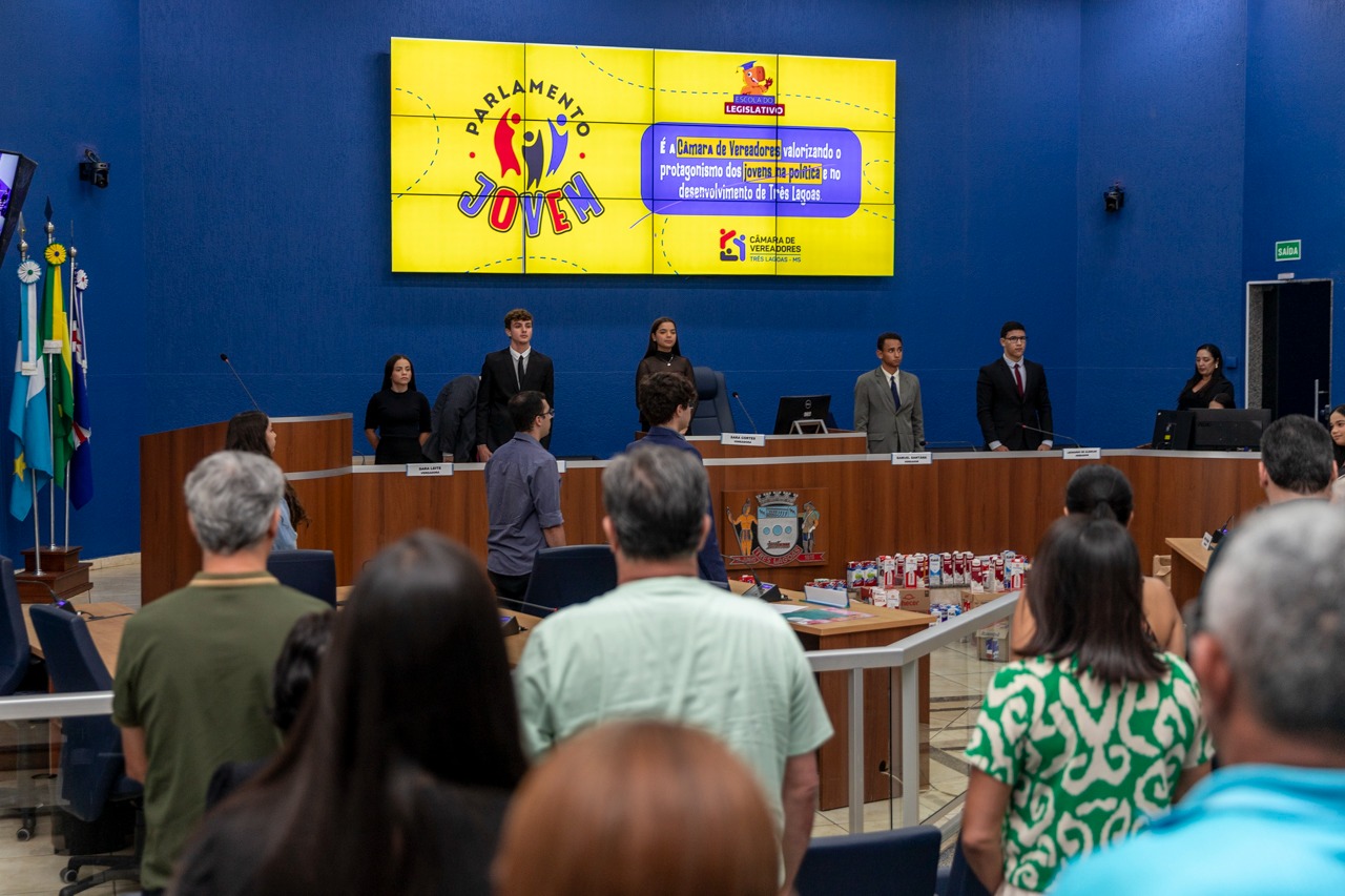 Parlamento Jovem arrecada mais de mil litros de leite para idosos