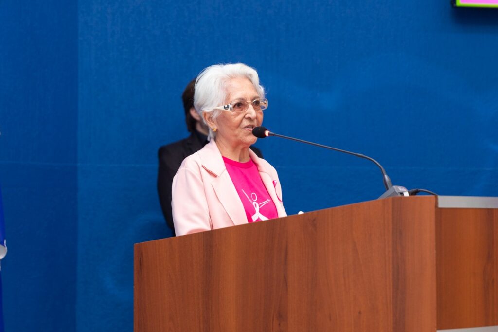 Câmara abre Outubro Rosa com palestra sobre prevenção ao câncer de mama