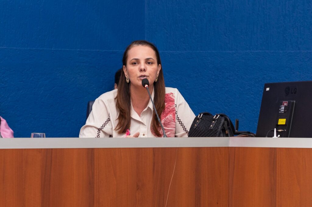 Câmara abre Outubro Rosa com palestra sobre prevenção ao câncer de mama