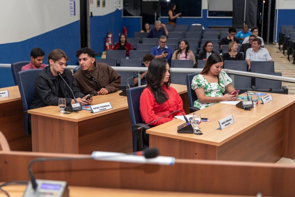 Jovens vereadores propõem projetos para inclusão digital de idosos e para rede de apoio de mães solo Jovens vereadores propõem projetos para inclusão digital de idosos e para rede de apoio de mães solo