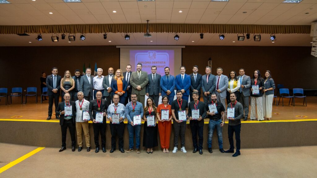 Câmara entrega homenagens para professores, médicos e dentistas Câmara entrega homenagens para professores, médicos e dentistas