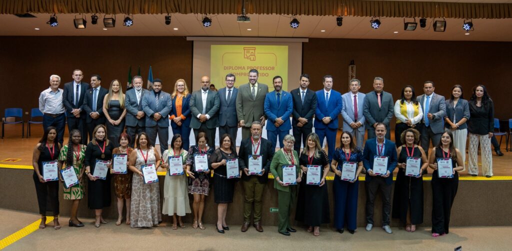 Câmara entrega homenagens para professores, médicos e dentistas Câmara entrega homenagens para professores, médicos e dentistas
