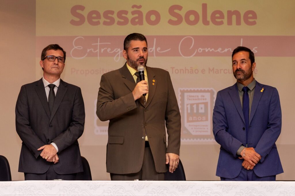 Câmara entrega homenagens para professores, médicos e dentistas Câmara entrega homenagens para professores, médicos e dentistas