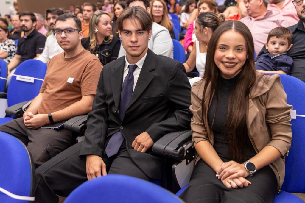 Câmara entrega homenagens para professores, médicos e dentistas Câmara entrega homenagens para professores, médicos e dentistas