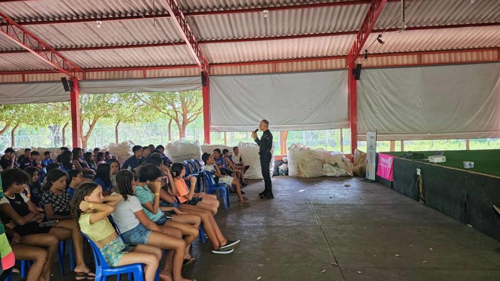 Polícia Militar em Três Lagoas realiza palestra sobre prevenção ao uso de drogas Polícia Militar em Três Lagoas realiza palestra sobre prevenção ao uso de drogas