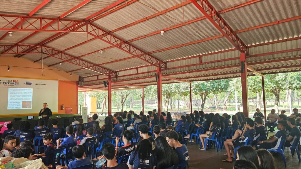 Polícia Militar em Três Lagoas realiza palestra sobre prevenção ao uso de drogas Polícia Militar em Três Lagoas realiza palestra sobre prevenção ao uso de drogas