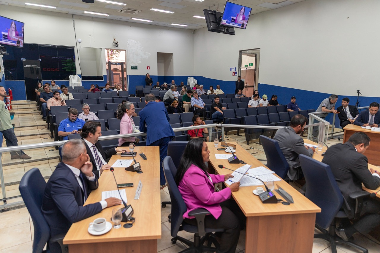 Câmara aprova quatro projetos de lei e reconhece cidadãos com diplomas de mérito e moções Câmara aprova quatro projetos de lei e reconhece cidadãos com diplomas de mérito e moções