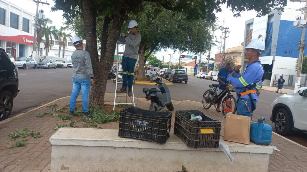 Três Lagoas se ilumina e entra no clima mágico do Natal Três Lagoas se ilumina e entra no clima mágico do Natal