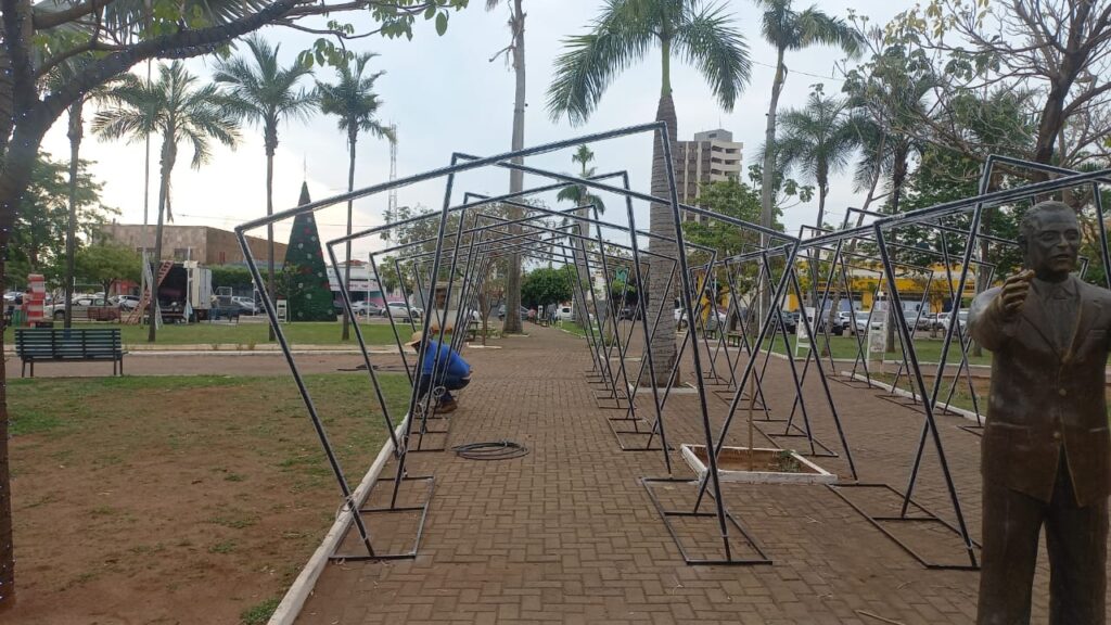 Três Lagoas se ilumina e entra no clima mágico do Natal Três Lagoas se ilumina e entra no clima mágico do Natal