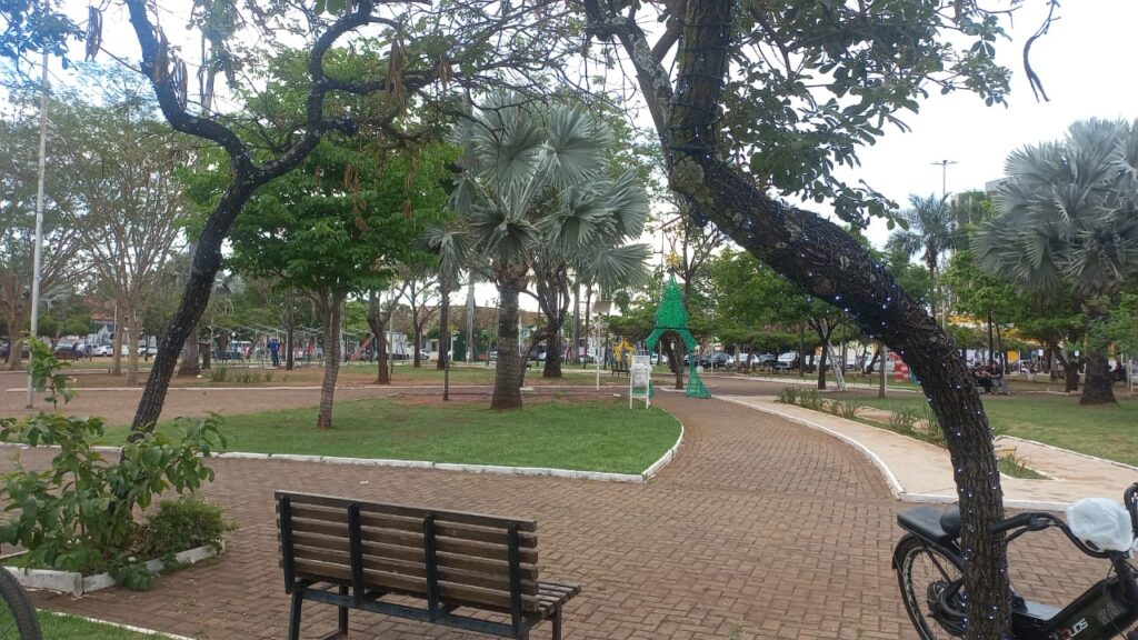 Três Lagoas se ilumina e entra no clima mágico do Natal Três Lagoas se ilumina e entra no clima mágico do Natal