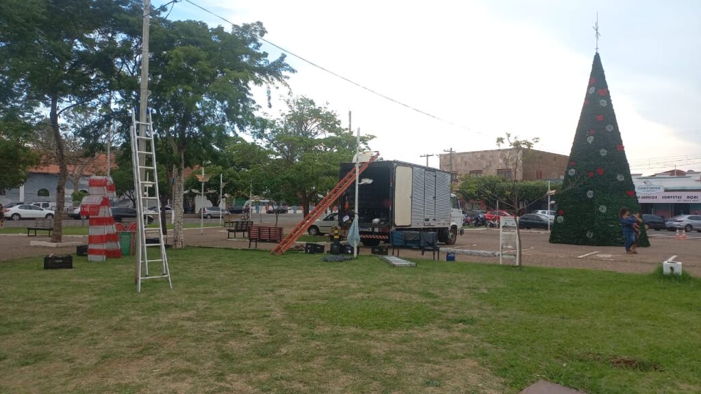 Três Lagoas se ilumina e entra no clima mágico do Natal Três Lagoas se ilumina e entra no clima mágico do Natal