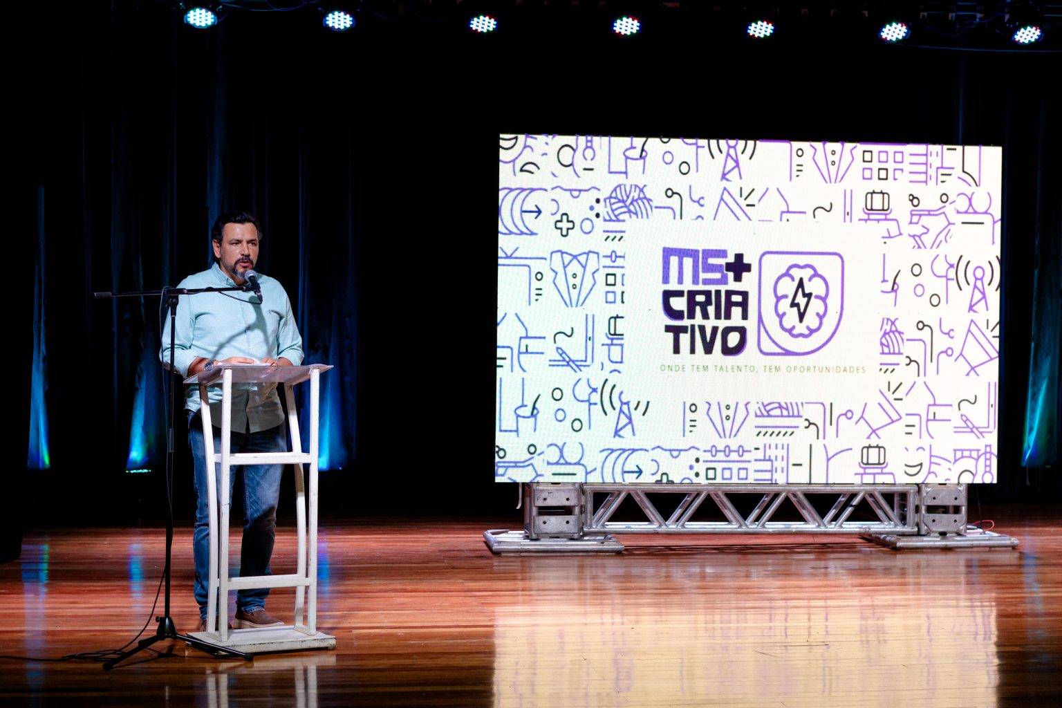 Gestores municipais de cultura se reúnem em seminário para fortalecer a economia criativa em MS Gestores municipais de cultura se reúnem em seminário para fortalecer a economia criativa em MS