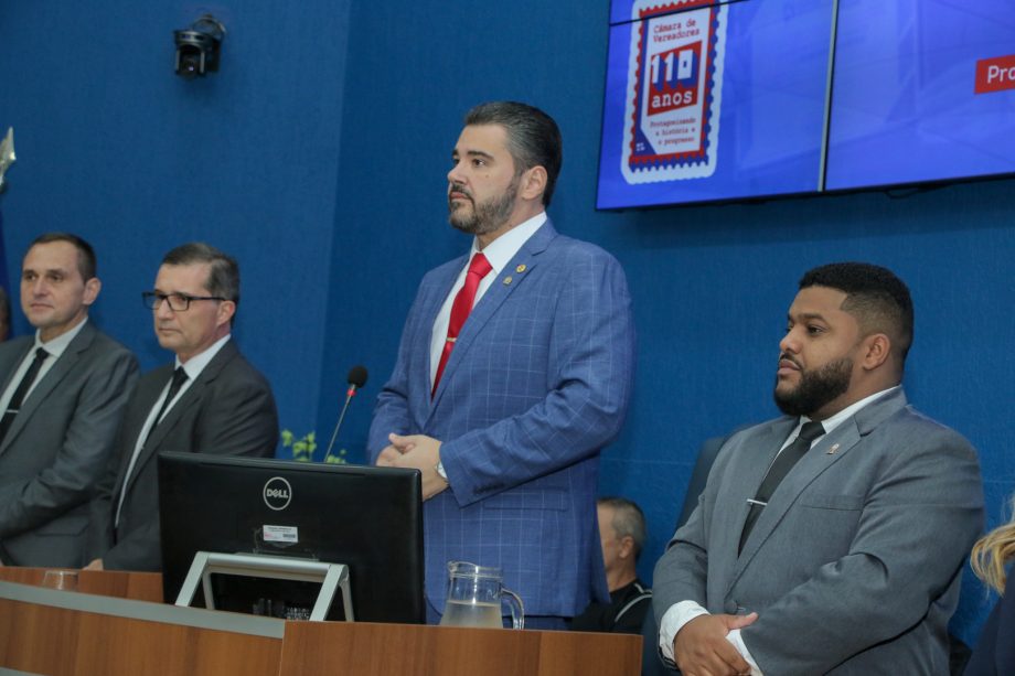 Prefeitura de TL terá expediente de 12 horas diárias com escala flexível de 6 horas para servidores a partir de janeiro Prefeitura de TL terá expediente de 12 horas diárias com escala flexível de 6 horas para servidores a partir de janeiro