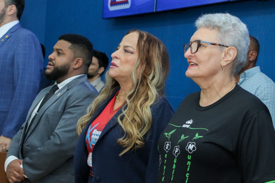 Prefeitura de TL terá expediente de 12 horas diárias com escala flexível de 6 horas para servidores a partir de janeiro Prefeitura de TL terá expediente de 12 horas diárias com escala flexível de 6 horas para servidores a partir de janeiro