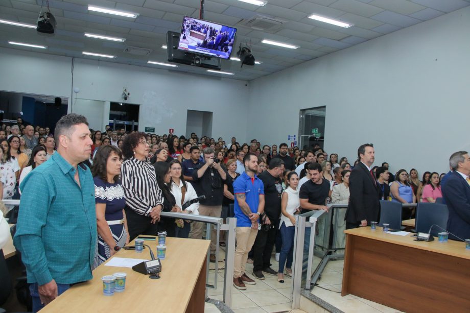 Prefeitura de TL terá expediente de 12 horas diárias com escala flexível de 6 horas para servidores a partir de janeiro Prefeitura de TL terá expediente de 12 horas diárias com escala flexível de 6 horas para servidores a partir de janeiro