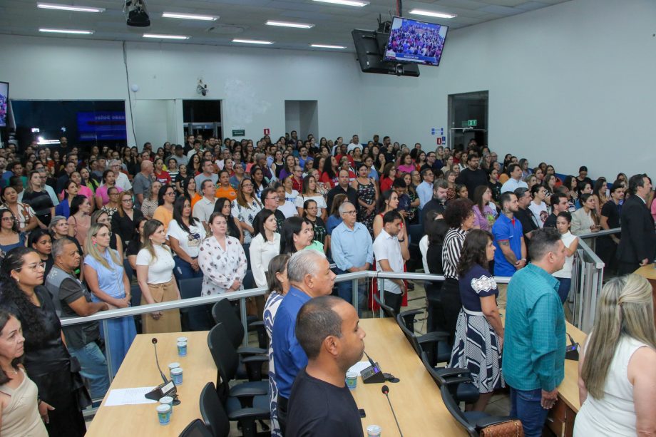 Prefeitura de TL terá expediente de 12 horas diárias com escala flexível de 6 horas para servidores a partir de janeiro Prefeitura de TL terá expediente de 12 horas diárias com escala flexível de 6 horas para servidores a partir de janeiro