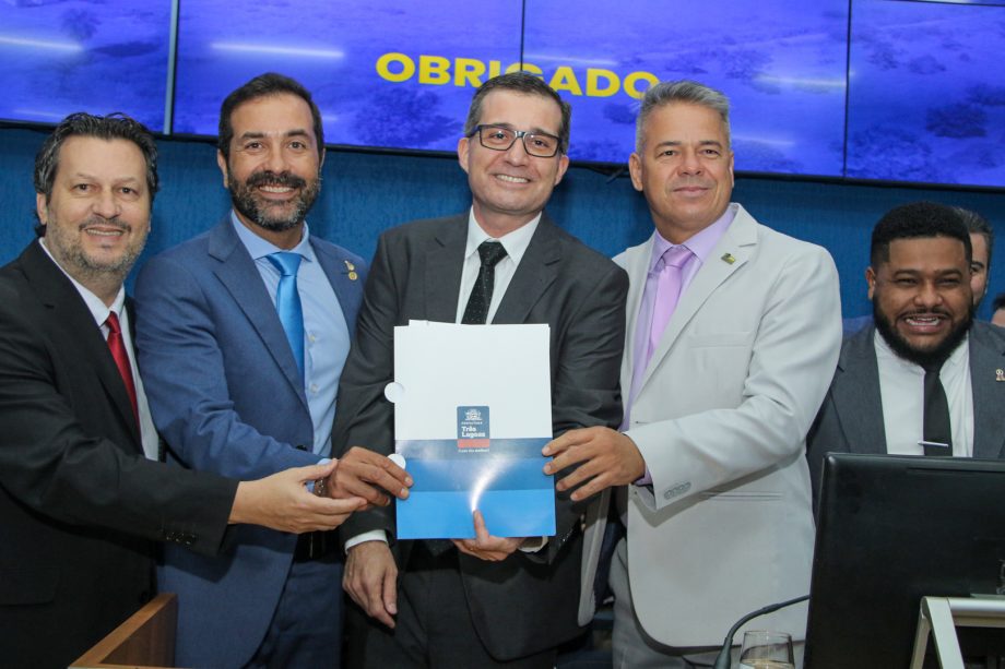 Prefeitura de TL terá expediente de 12 horas diárias com escala flexível de 6 horas para servidores a partir de janeiro Prefeitura de TL terá expediente de 12 horas diárias com escala flexível de 6 horas para servidores a partir de janeiro